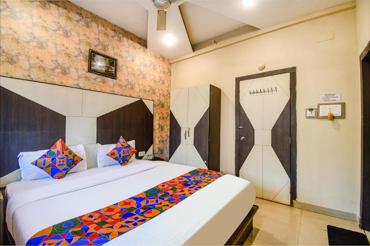 Fabhotel Prime Rockstar